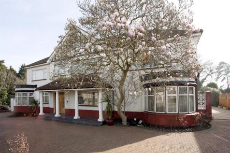Front Drive- Old Park Ridngs, Winchmore Hill, Lond