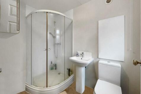 new annex shower.jpg
