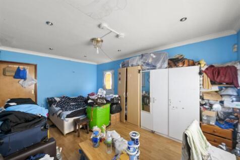 &#39;B&#39; ground floor studio 15