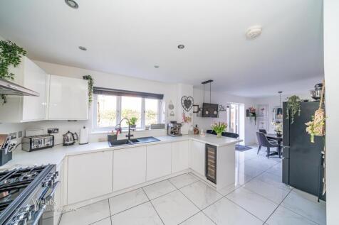 kitchen/dining and family area