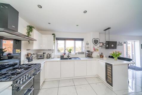 kitchen/dining and family area