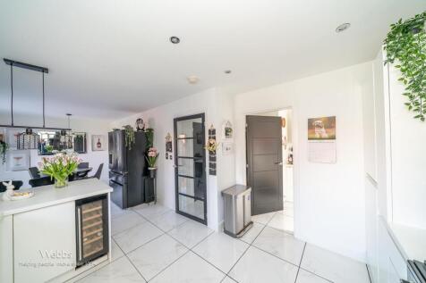 kitchen/dining and family area