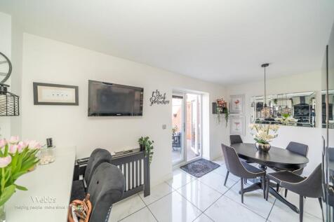 kitchen/dining and family area