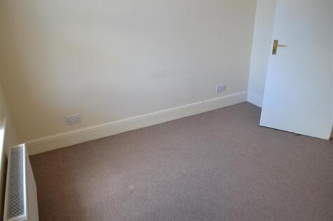 Bedroom 1.jpg