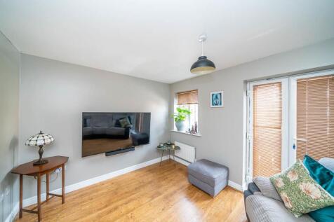 FIRST FLOOR LOUNGE