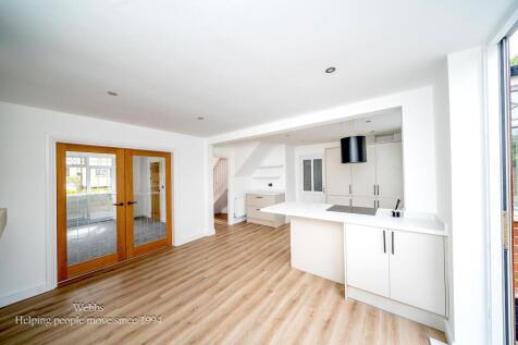 kitchen/dining/family room