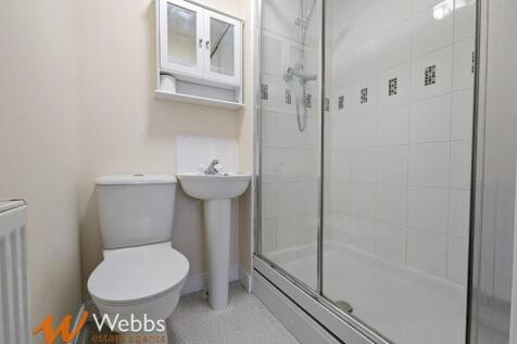 First Floor En-Suite.jpg