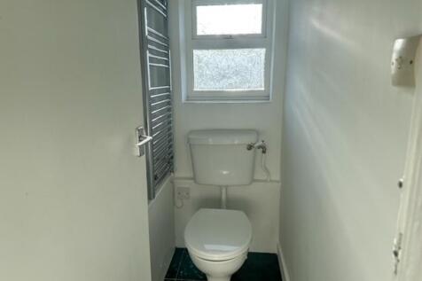 Downstairs Toliet...