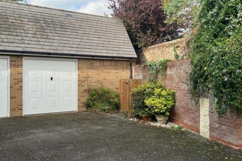 corsbie close garage.jpg