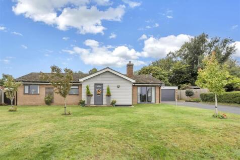 2 Douglas Close, IP24 1NF_DCP_1656 vendor front sh