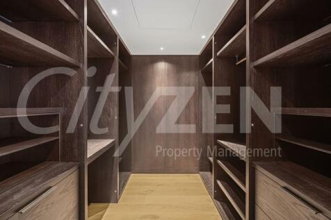 DRESSING ROOM