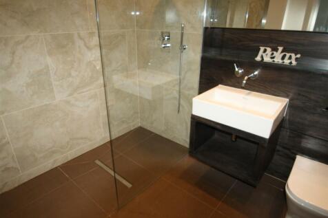 EN SUITE SHOWER ROOM