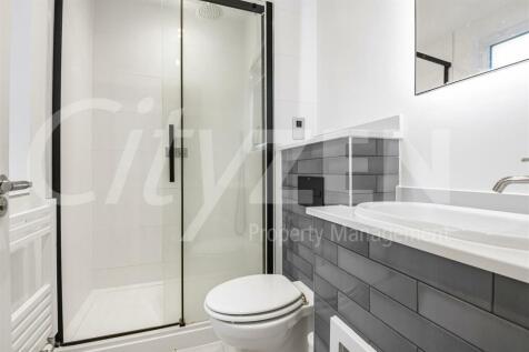 EN SUITE SHOWER ROOM