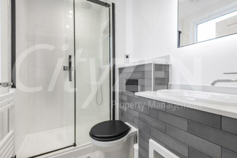 EN SUITE SHOWER ROOM