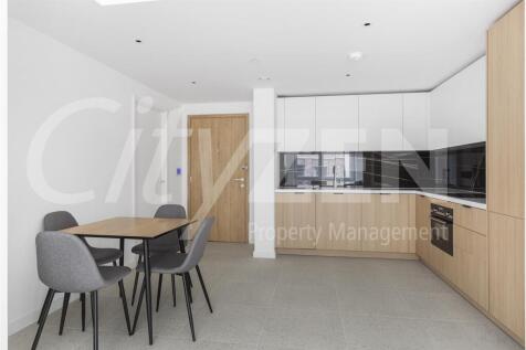 KITCHEN/RECEPTION