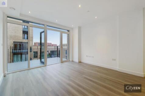 RECEPTION ROOM &amp; KITCHEN