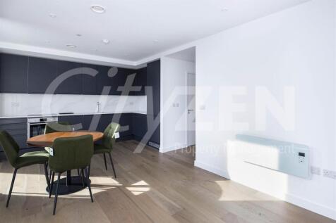 RECEPTION ROOM / KITCHEN