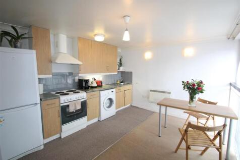 KITCHEN / LIVING SPACE