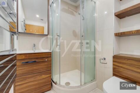 EN SUITE SHOWER ROOM