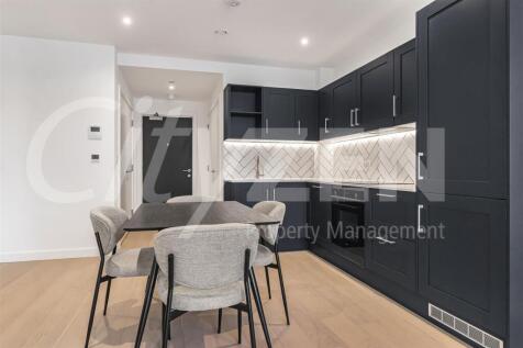 KITCHEN/RECEPTION