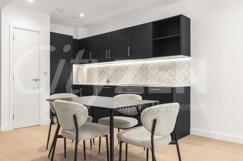 KITCHEN/RECEPTION