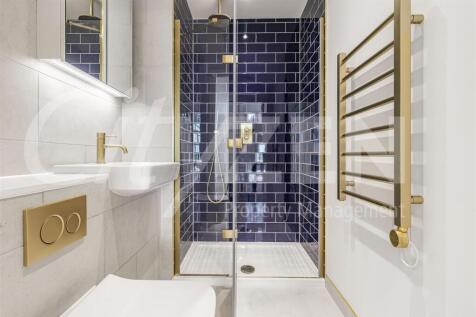 EN SUITE SHOWER ROOM