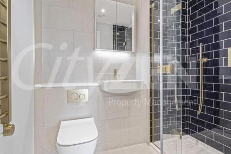 EN SUITE SHOWER ROOM