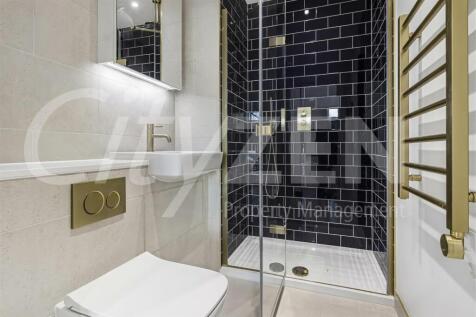 EN SUITE SHOWER ROOM