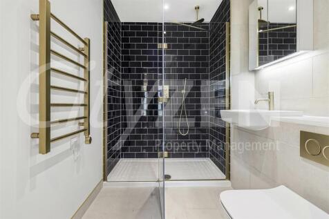 EN SUITE SHOWER ROOM