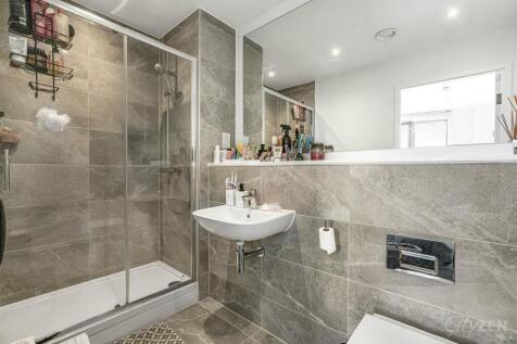 EN SUITE SHOWER ROOM