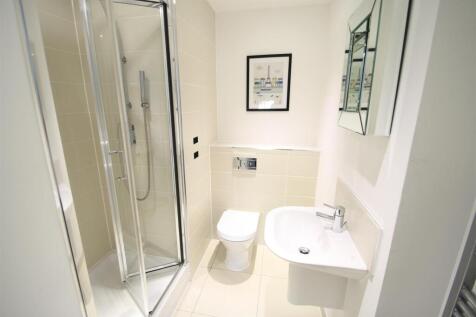 EN SUITE SHOWER ROOM