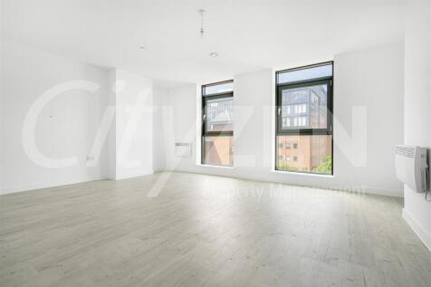 STUDIO ROOM