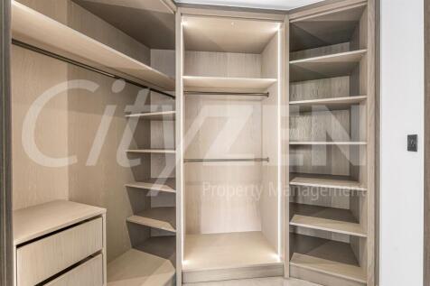 DRESSING ROOM