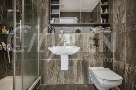 EN SUITE SHOWER ROOM