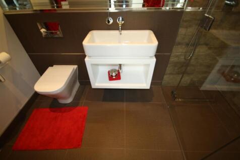 EN SUITE SHOWER ROOM