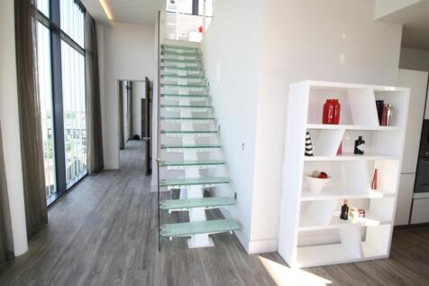 GLASS STAIR CASE