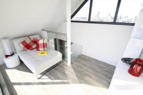 STUDY ROOM OUT TO ROOF TERRACE