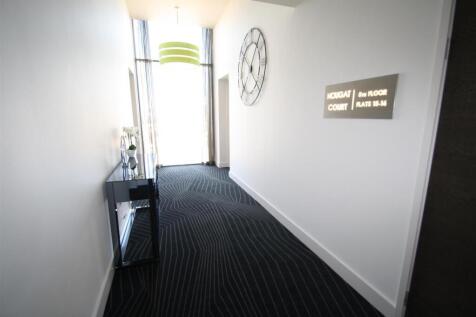 COMMUNAL ENTRANCE HALL