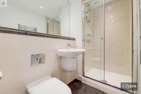EN SUITE SHOWER ROOM
