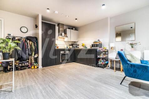 RECEPTION / KITCHEN