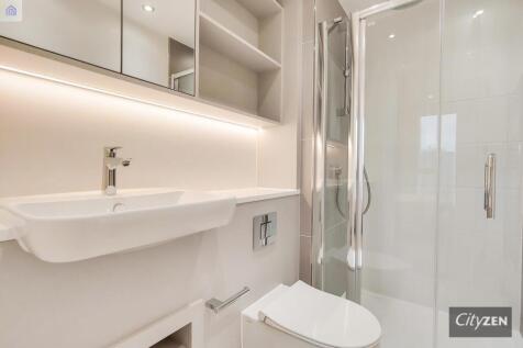 EN SUITE SHOWER ROOM