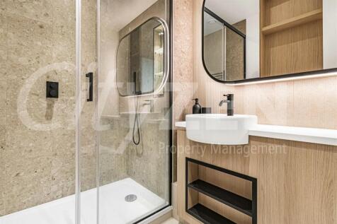 EN SUITE SHOWER ROOM