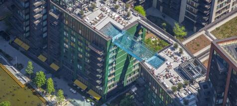 RESIDENTS SKY POOL &amp; DECK