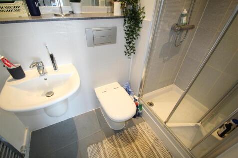 EN SUITE SHOWER ROOM