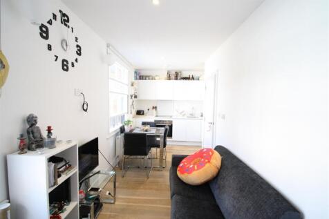 STUDIO ROOM