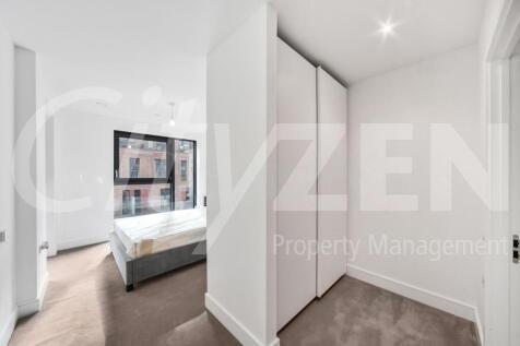 BEDROOM/DRESSING ROOM