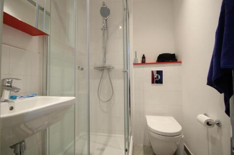 EN SUITE SHOWER ROOM