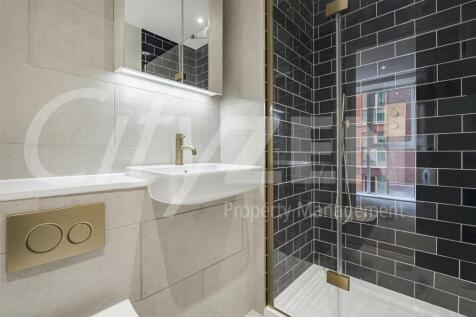 EN SUITE SHOWER ROOM