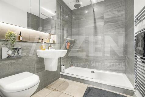 EN SUITE SHOWER ROOM