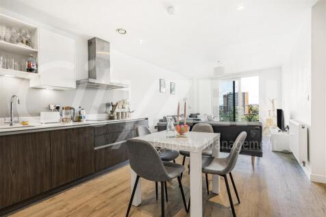 RECEPTION ROOM/KITCHEN